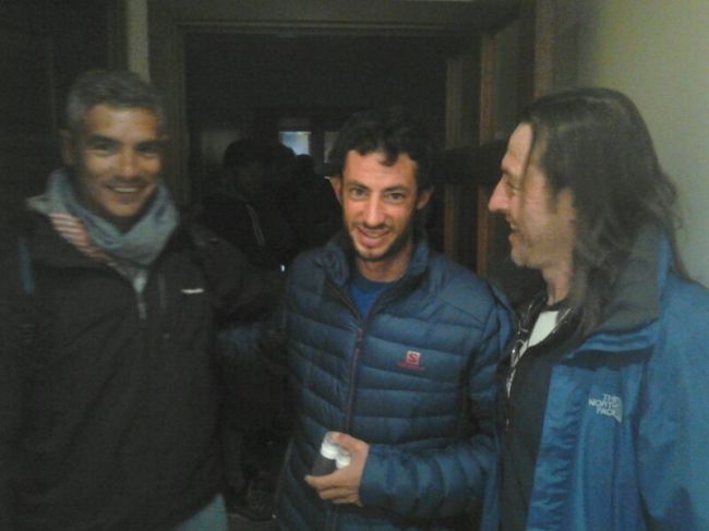 Juan José Malpica y Raimundo Nus junto al gran Kilian Jornet