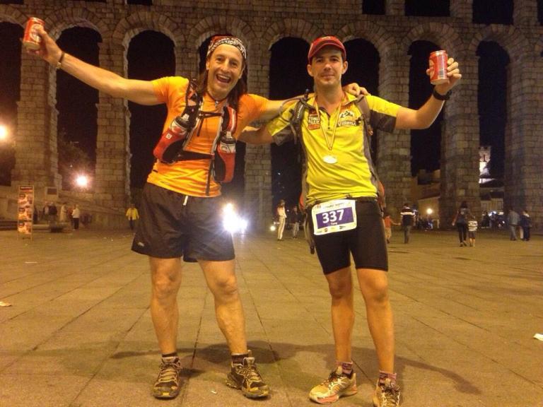 Raimundo Nus y Tony Flor junto al Acueducto de Segovia tras finalizar la prueba