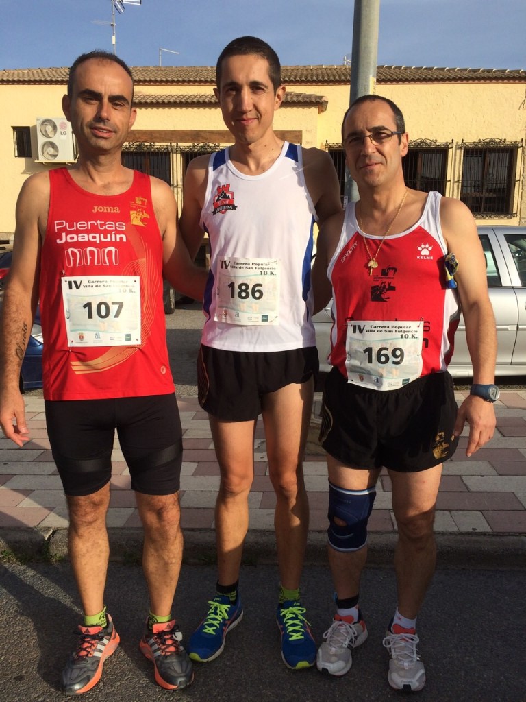 Ángel Granizo a la derecha e Iván Berbegal en el centro de la imagen momentos antes de iniciarse la carrera