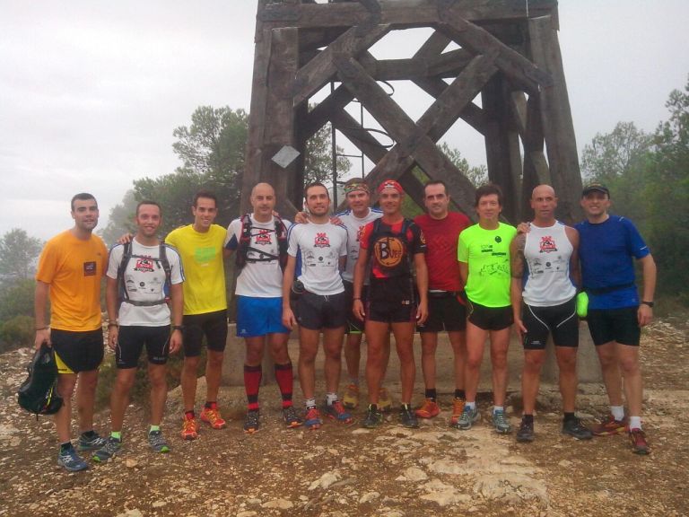 Componentes de Trail Villena junto a otros compañeros y amigos que acudieron al entreno