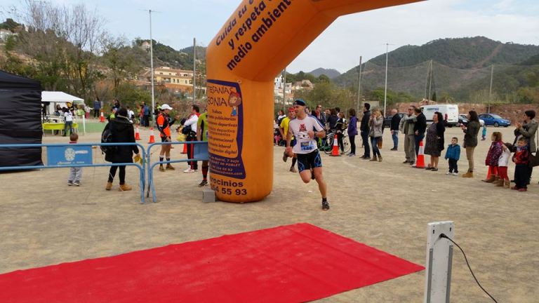 César Azorín llegando a meta
