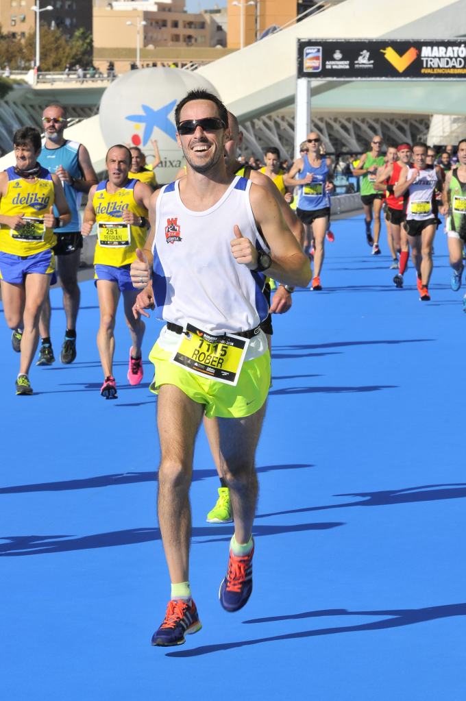 Rober Martínez en la llegada a meta en la Ciudad de las Artes y las Ciencias