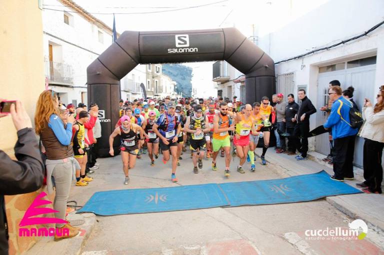 Jorge Máñez en los primeros puestos de la carrera nada más darse la salida