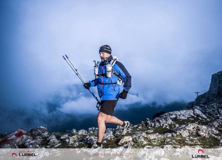 Pedro Luna, amaneciendo en la cima del Padroncillo 