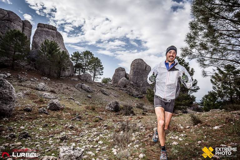 Rober Martínez, en el descenso de La Sarga, tras pasar el bello paraje de "Los Picarachos".