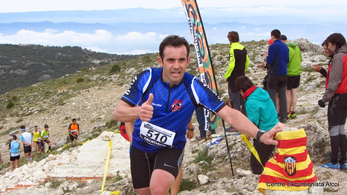 Juan José Ortuño coronando la cima del Montcabrer