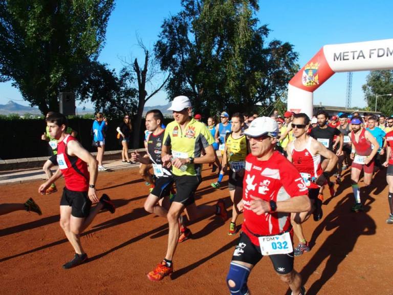 Ángel Granizo con el clásico dorsal n.º 32 en apoyo a Leira Almagro