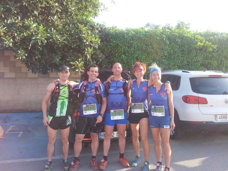 Algunos de los componentes de Trail Villena, antes de darse la salida