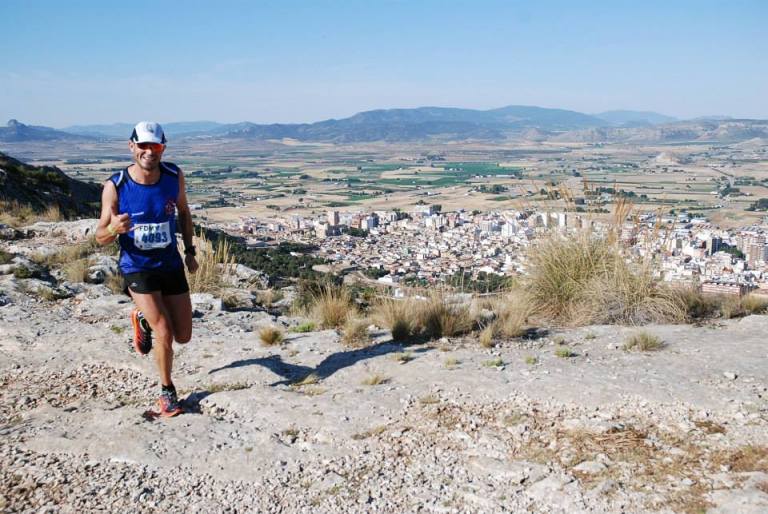 Marco Antonio Arnedo cresteando en la parte alta de la Sierra de la Villa