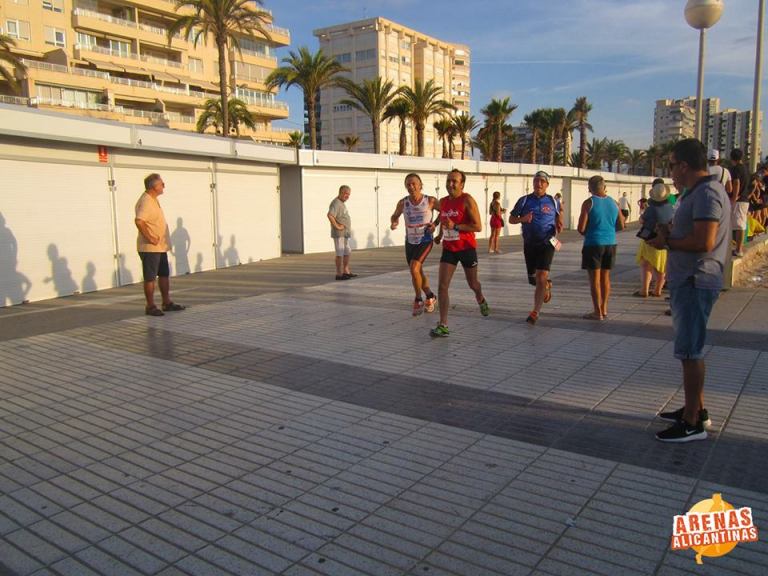 Ángel Granizo avanzandoen carrera por el lado derecho