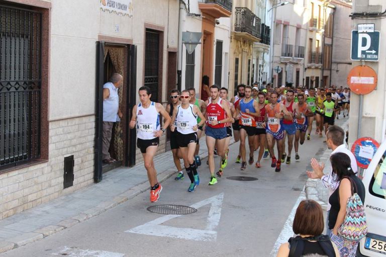 Iván Berbegal encabezando la carrera tras darse la salida