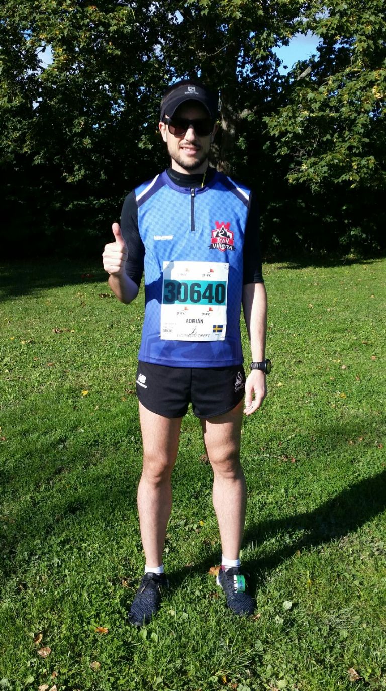 Adrián Martínez antes de darse la salida a la carrera