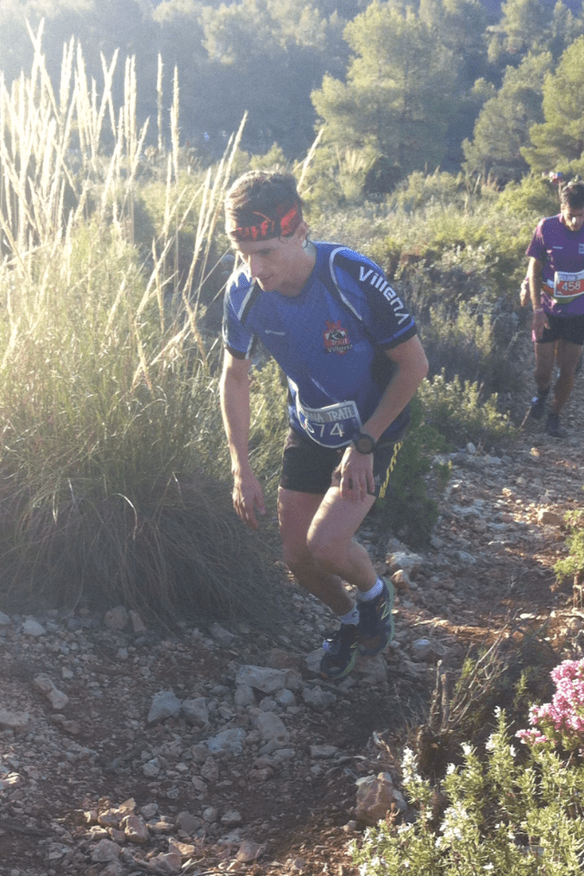 Raúl ascendiendo la senda de "El Pontal"