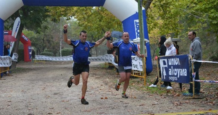 Raúl Domene y José María González entrando juntos en meta con el mismo tiempo