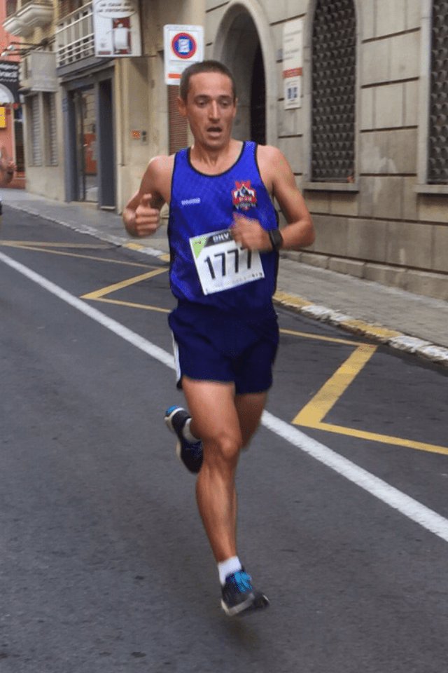Sebastián Soriano corriendo por las calles de Alicante