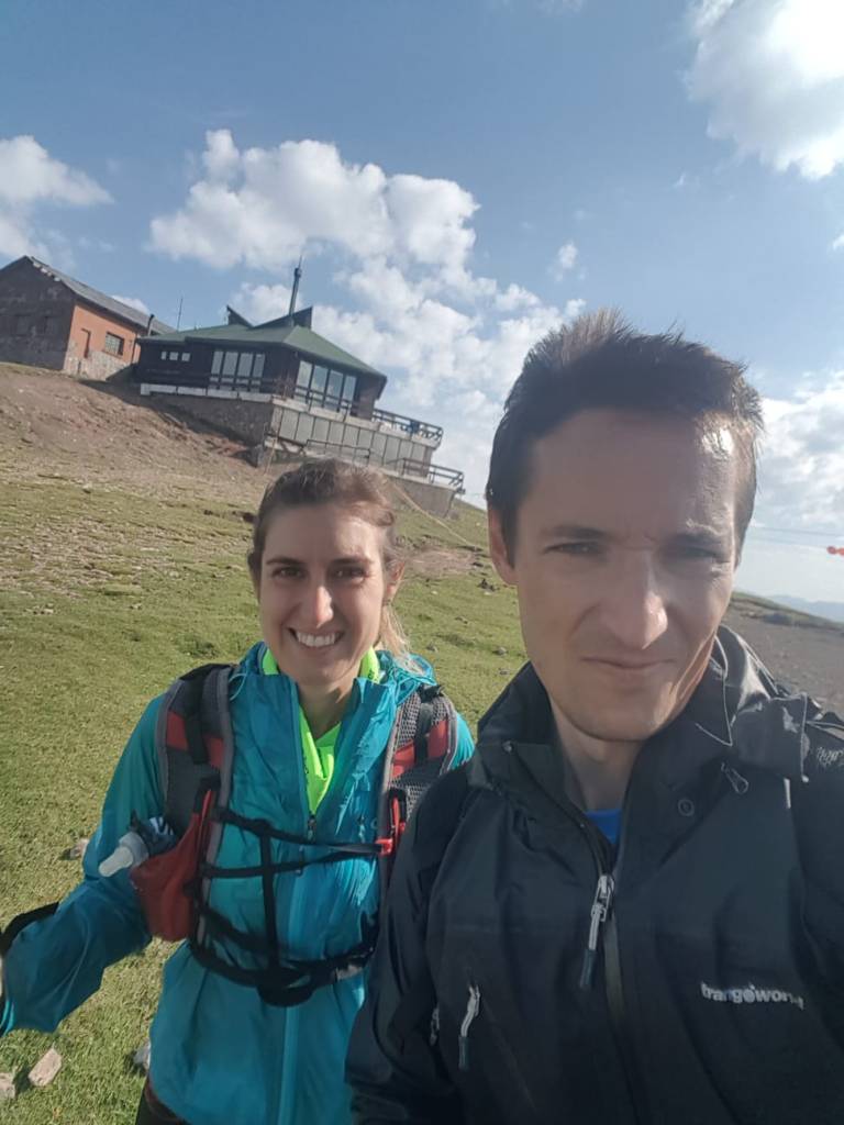 Lluna y Sebastián llegando a Refugio Niu de l´Aguila