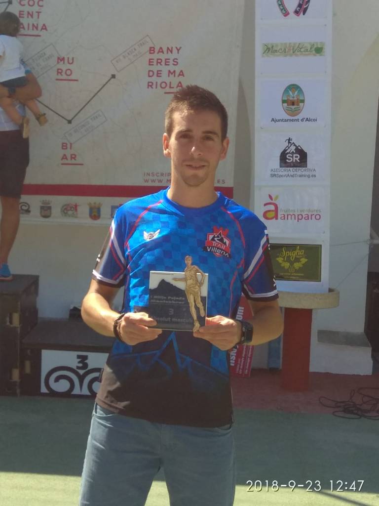 Rubén con el trofeo