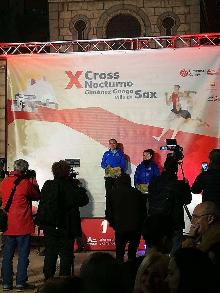 maría Ángeles en el podio