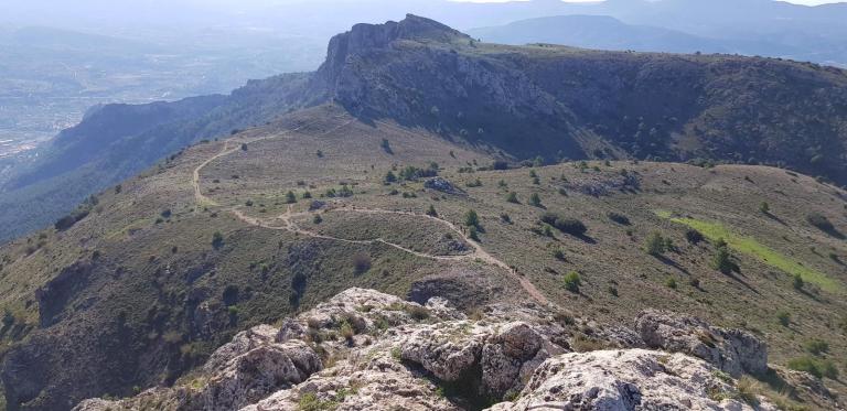 XX PUJADA AL MONTCABRER, O LA EMOCIÓN DE LA MONTAÑA ALICANTINA